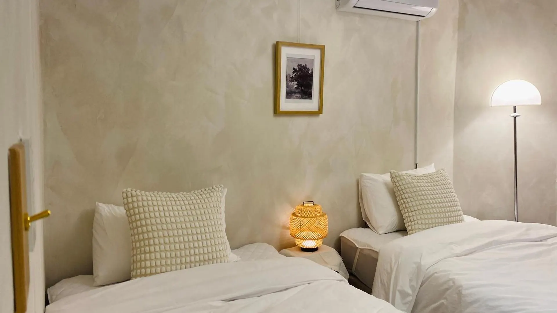 Apartament Rosie House, Gangnam Station 5Min, Airportbus, Korean House Experience, Independent Accommodation Seul